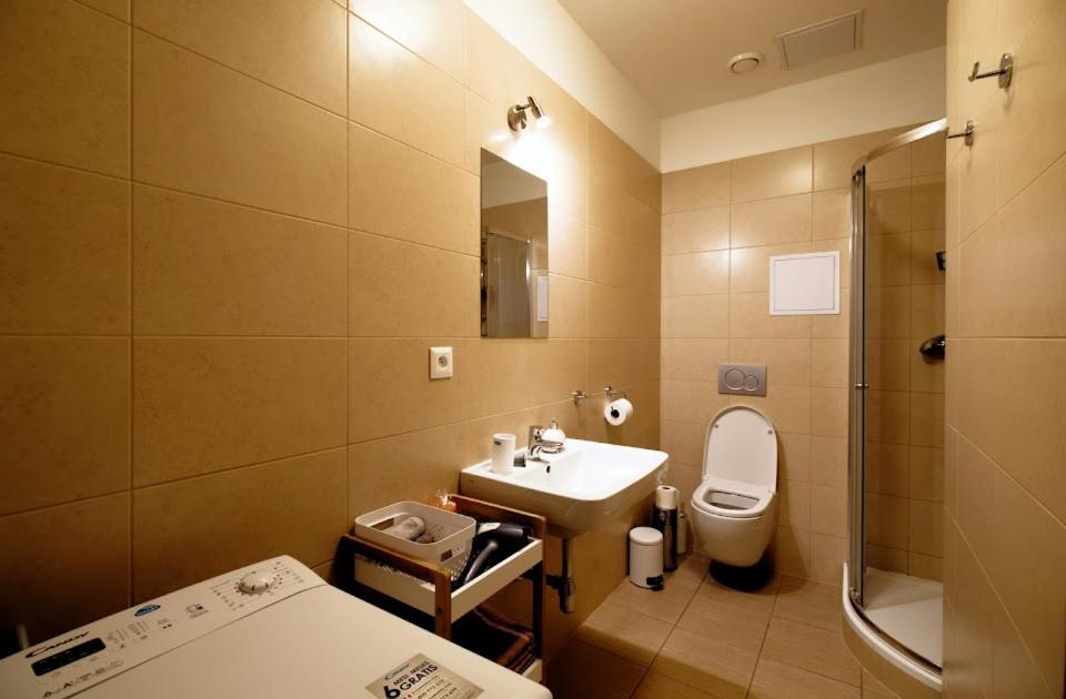 Cosy Studio, 15Min To Old Centre, Self-Check In, Free Wifi, Welcome Drink! Praga Exterior foto